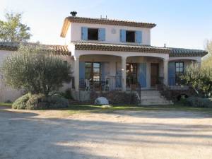 villa T5 à Vidauban au calme proche village  belle provençale récente spacieuse avec prestations